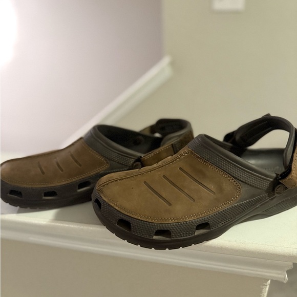 Crocs Men's Brown Leather Casual  Clogs Sz 13 - Picture 1 of 9